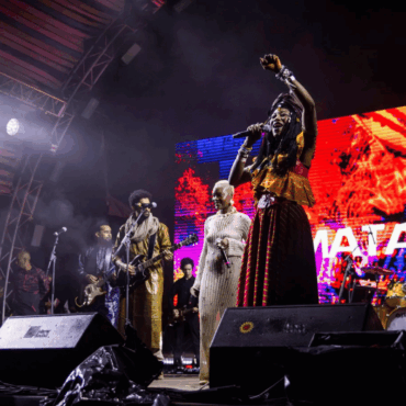 palco con il gruppo africa express