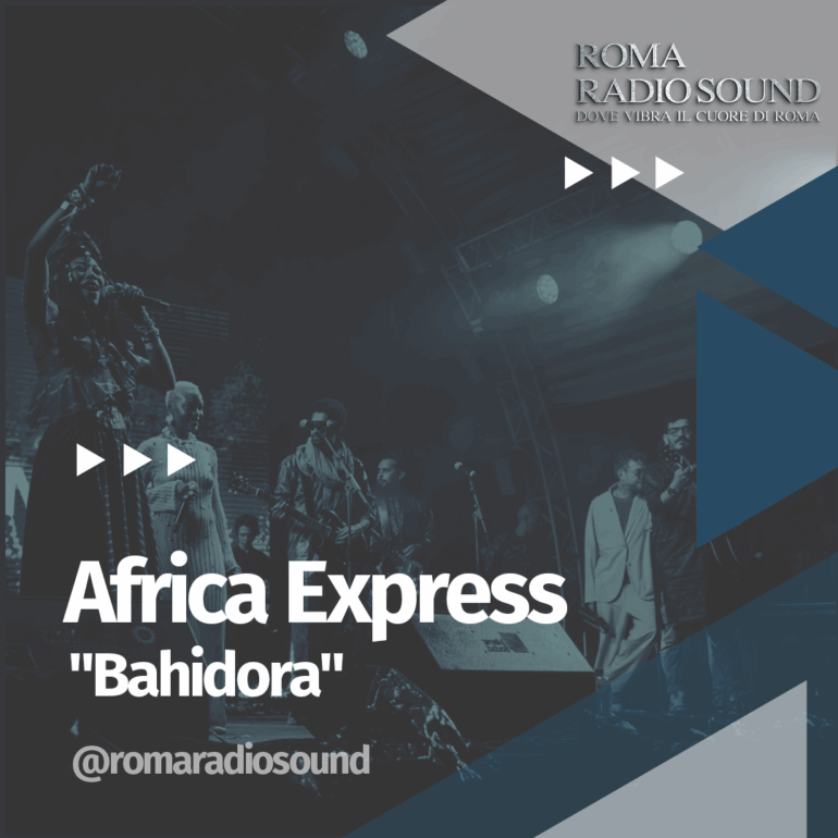 palco con il gruppo africa express post per i social